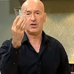 DOKTOR BEZ DLAKE NA JEZIKU: “ŽENA MORA SVAKO JUTRO DA POJEDE OVO KAKO BI BILA ZDRAVA I MRŠAVA” DOKTOR BEZ DLAKE NA JEZIKU: “ŽENA MORA SVAKO JUTRO DA POJEDE OVO KAKO BI BILA ZDRAVA I MRŠAVA”
