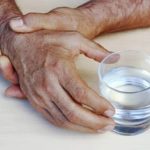 AKO VAM SE TRESU RUKE: EVO ŠTA TO ZNAČI ZA VAŠE ZDRAVLJE AKO VAM SE TRESU RUKE: EVO ŠTA TO ZNAČI ZA VAŠE ZDRAVLJE