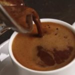 NE MOŽE LAKŠE, DODAJTE OVO POVRĆE U KAFU I KILOGRAMI ĆE SE TOPITI: Ovaj savjet za mršanje zaludio žene! NE MOŽE LAKŠE, DODAJTE OVO POVRĆE U KAFU I KILOGRAMI ĆE SE TOPITI: Ovaj savjet za mršanje zaludio žene!